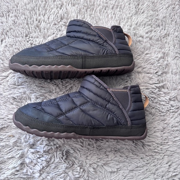 L.L. bean Women's Mountain Classic Quilted Ankle Boots II size 9 - Picture 4 of 8